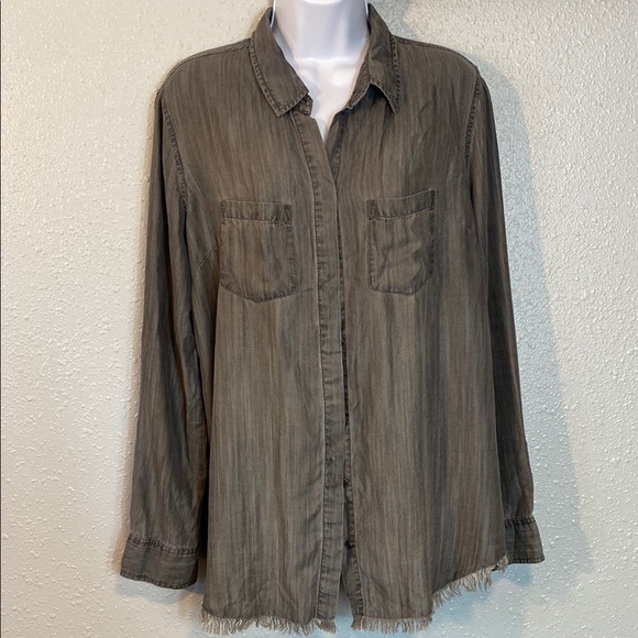 Beachlunchlounge Gray Button Down Shirt with Relaxed Fit Frayed Hem - Picture 1 of 8